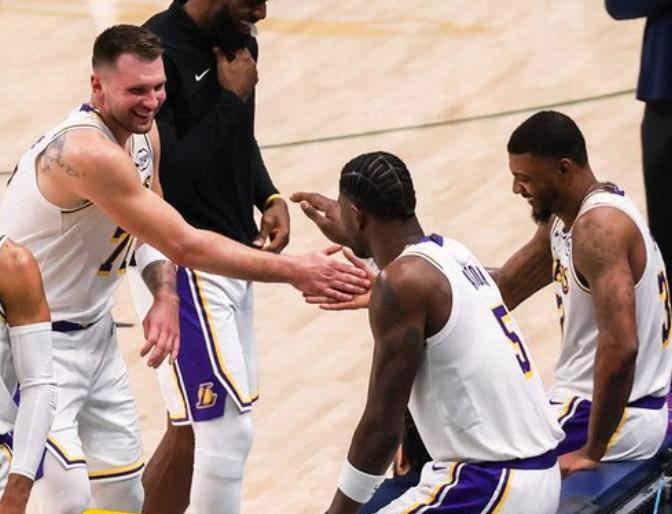 开云app登录-东契奇73分创纪录的比赛回顾