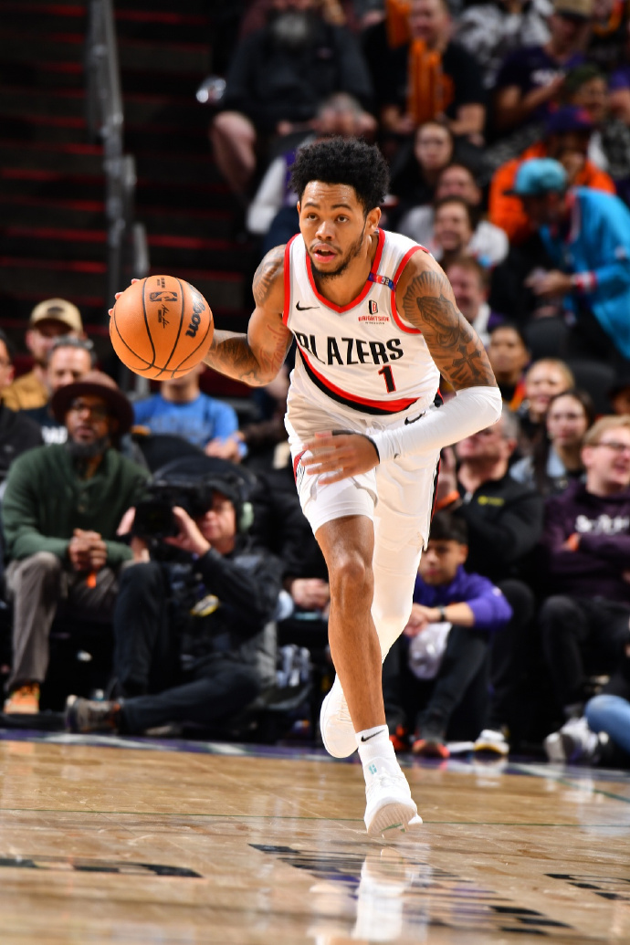 西蒙斯打球视频 西蒙斯打球视频